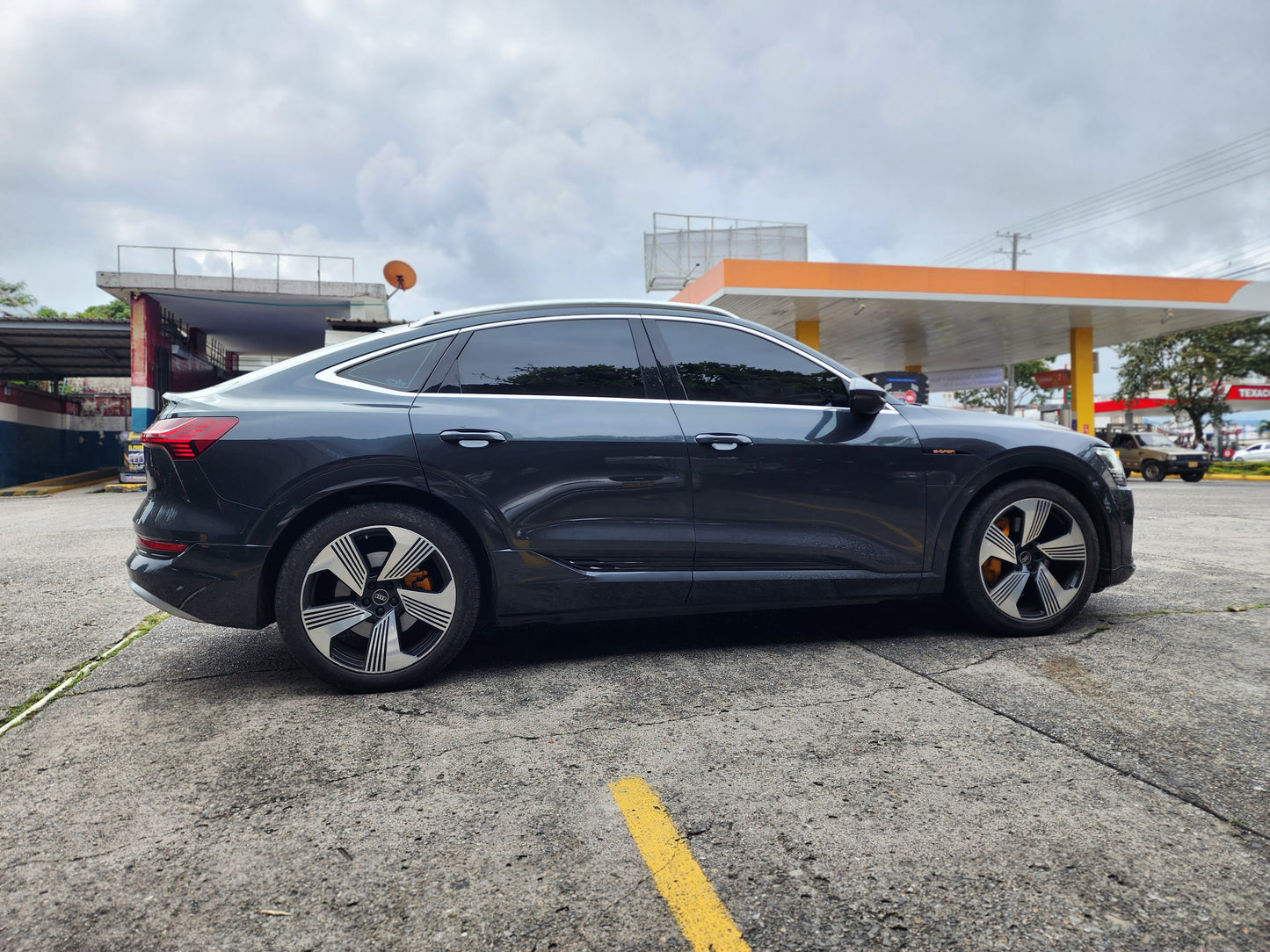 AUDI Q8 E-TRON 55 QUATTRO