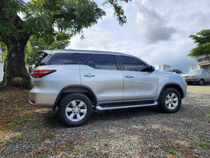 TOYOTA FORTUNER SRV